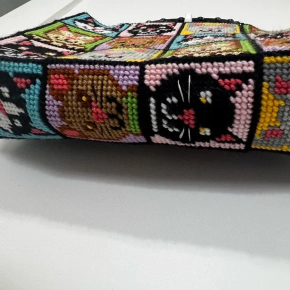 Vintage crochet/cross-stitch Colorful Cat Pattern Tote Bag - Picture 5 of 5